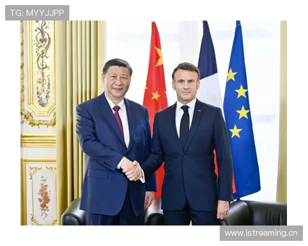 巴黎主席纳赛尔现身伦敦地铁与球迷热议对抗阿森纳策略
